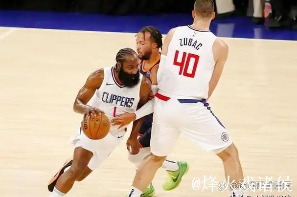 祖巴茨全场出战33分钟，6投3中得到6分13篮板2助攻1盖帽