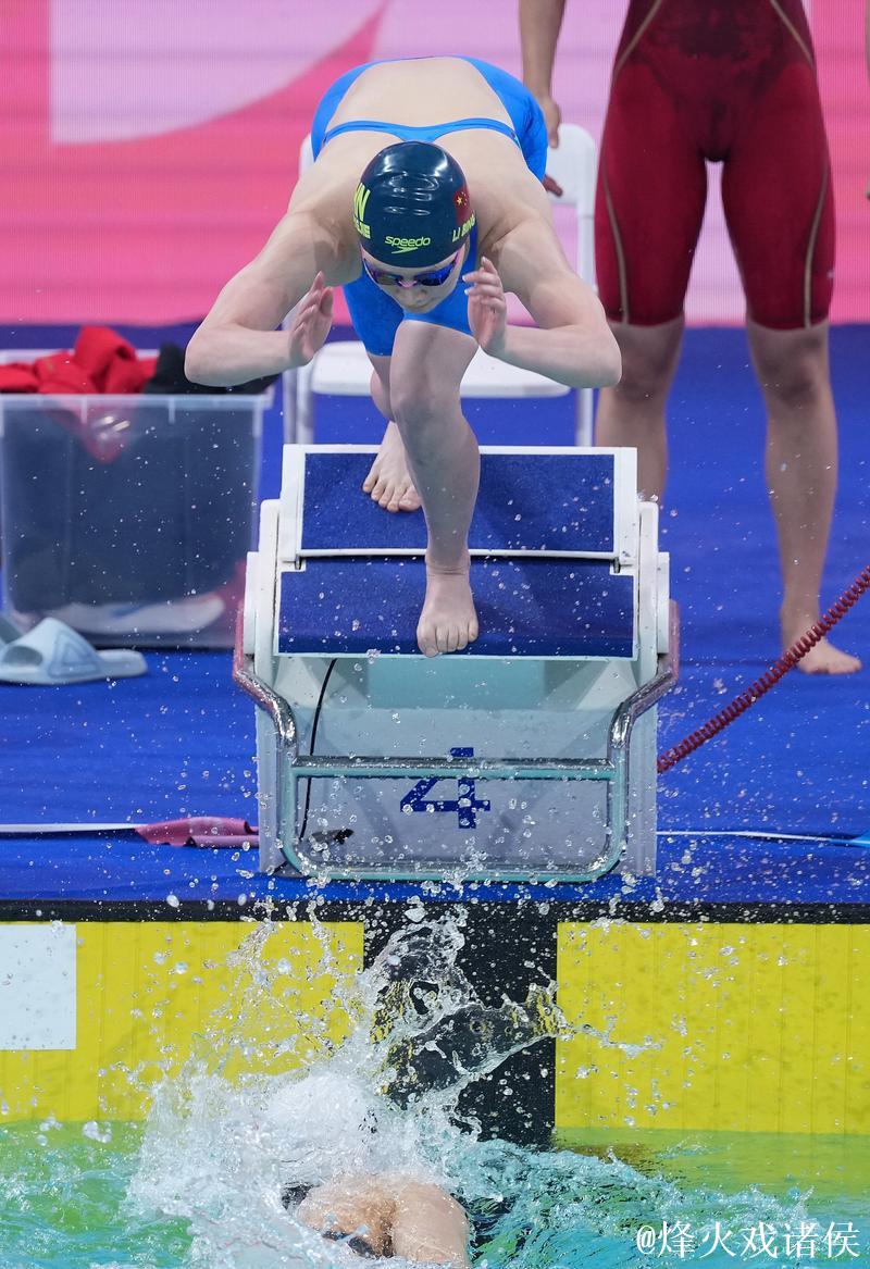 河北女队摘得全运会4x200米自由泳接力冠军