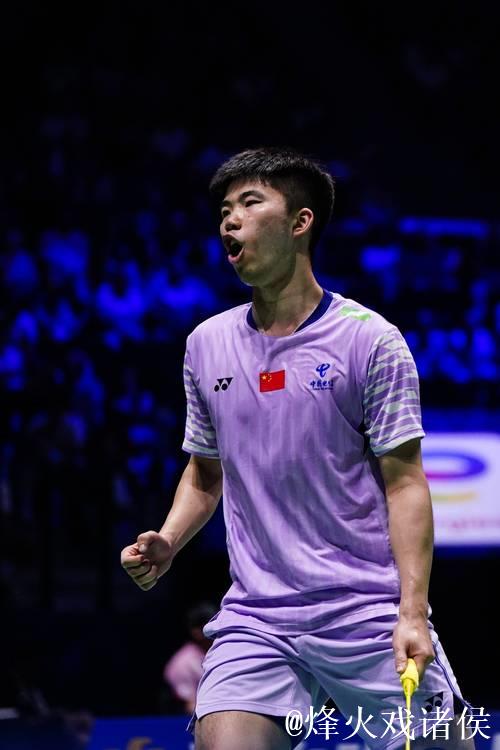 翁泓阳两局完胜晋级世锦赛八强 国羽男单提前锁定奖牌